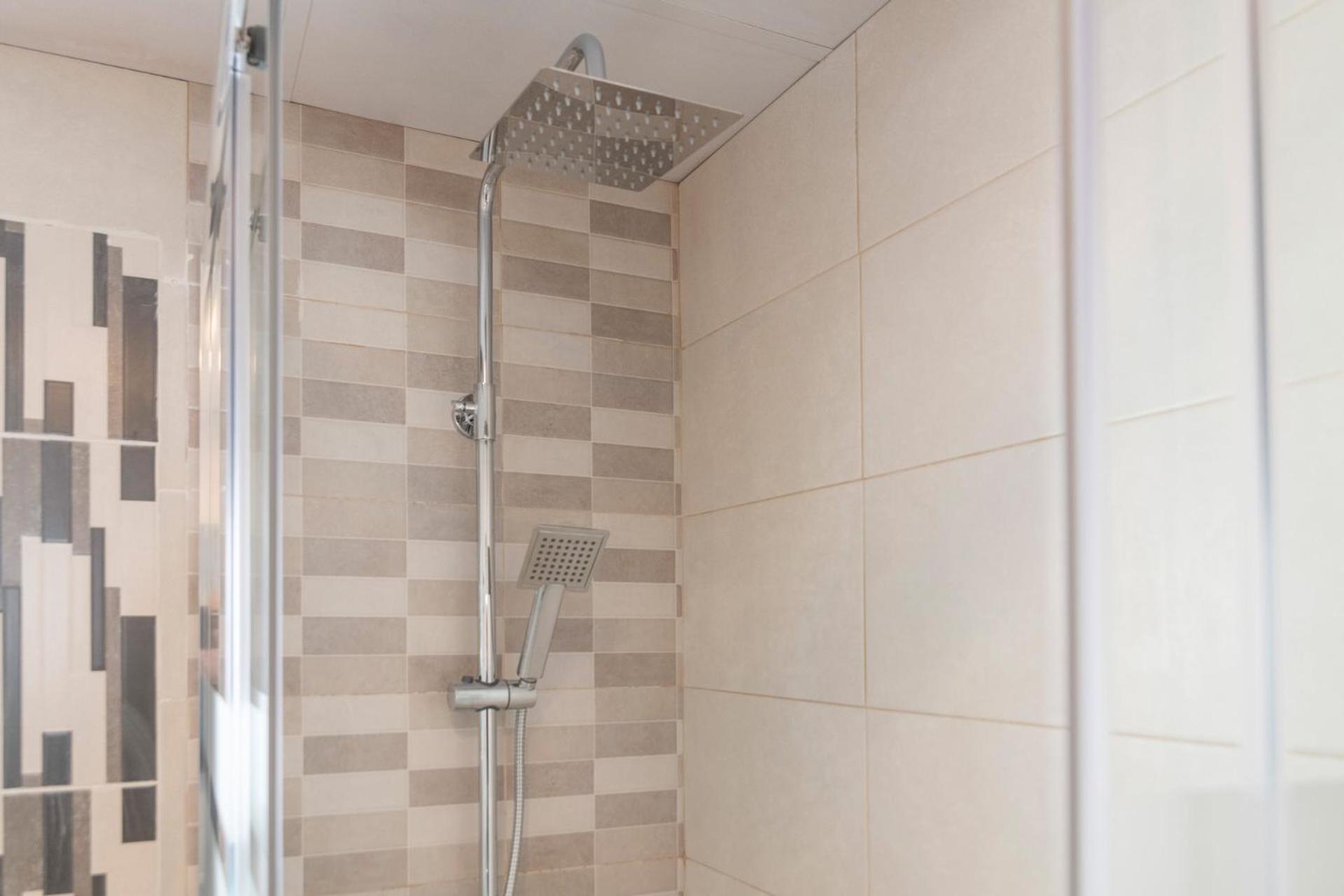 Beetroot, Jedes Zimmer Verfuegt Ueber Smart Tv , Eigenes Bad Mit Regendusche Und Balkon Llucmajor  Exterior foto