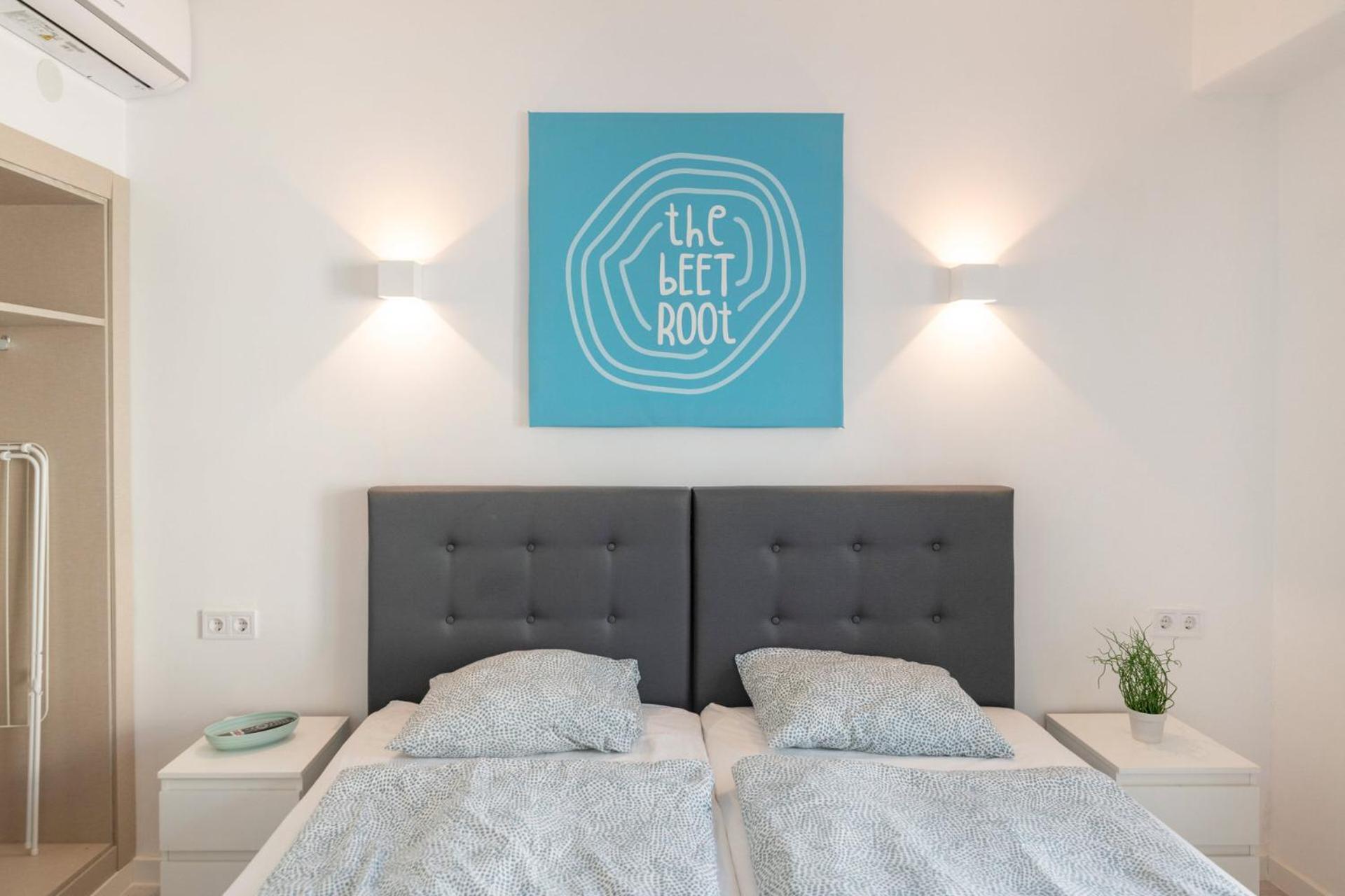 Beetroot, Jedes Zimmer Verfuegt Ueber Smart Tv , Eigenes Bad Mit Regendusche Und Balkon Llucmajor  Exterior foto