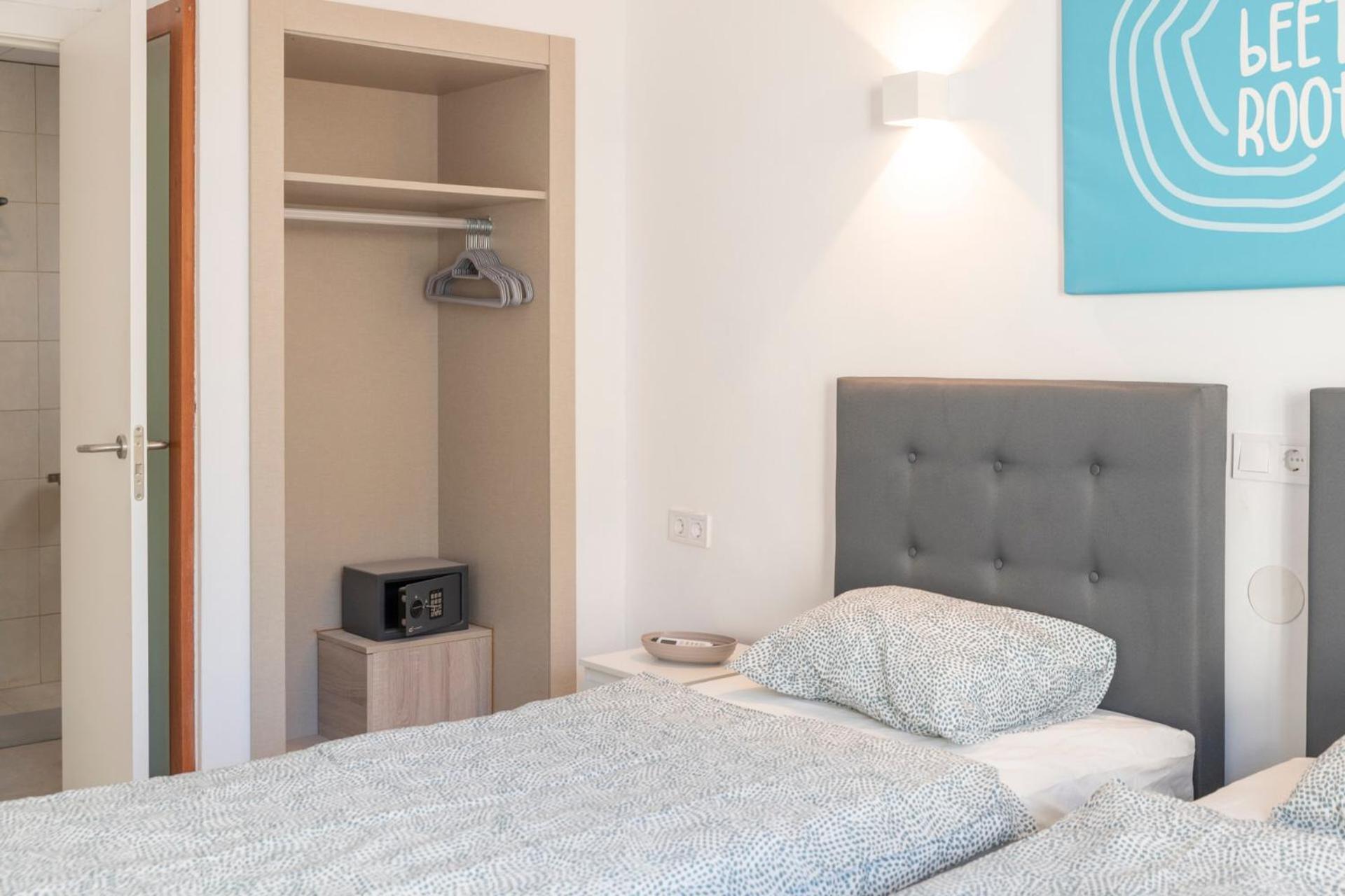Beetroot, Jedes Zimmer Verfuegt Ueber Smart Tv , Eigenes Bad Mit Regendusche Und Balkon Llucmajor  Exterior foto