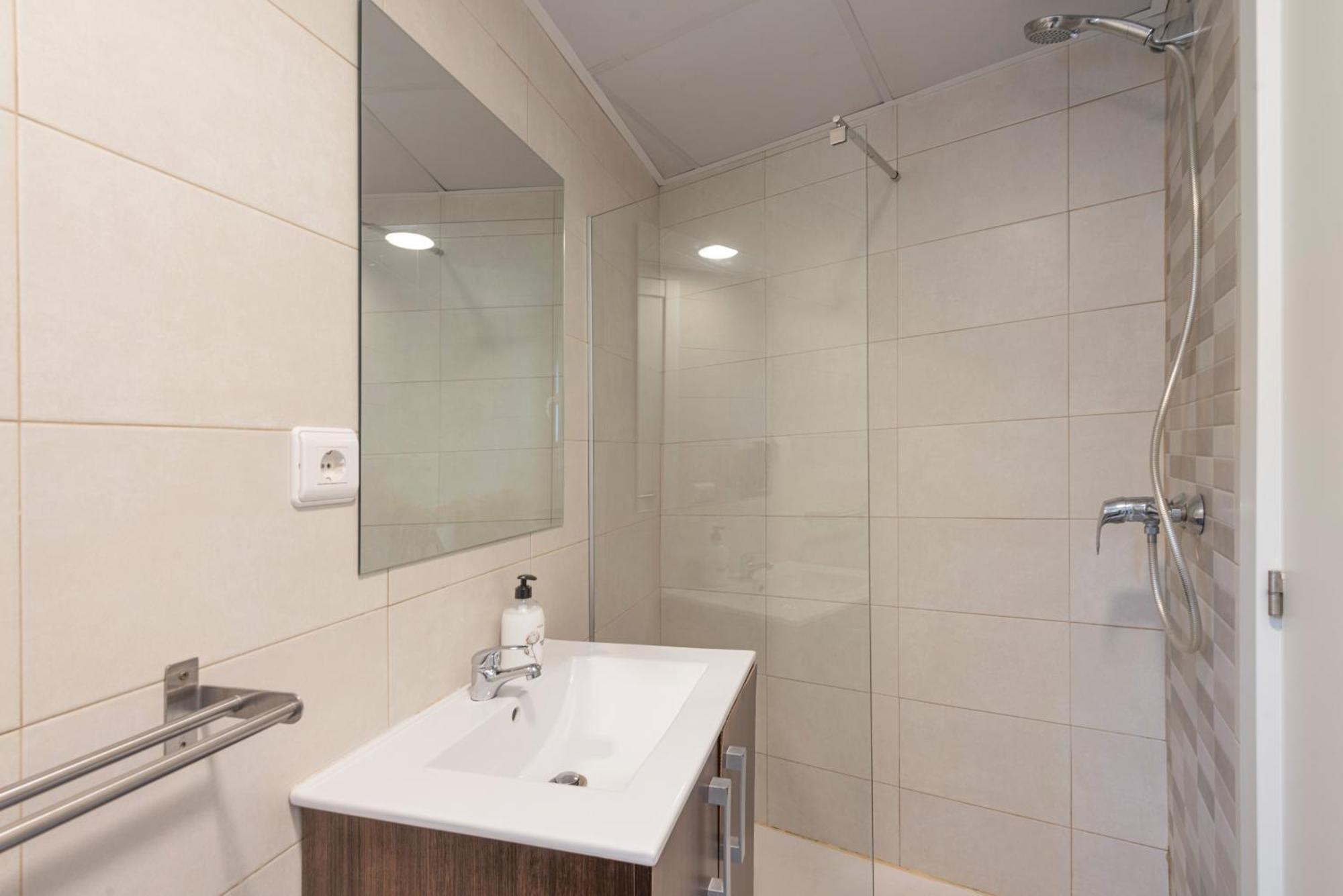 Beetroot, Jedes Zimmer Verfuegt Ueber Smart Tv , Eigenes Bad Mit Regendusche Und Balkon Llucmajor  Exterior foto
